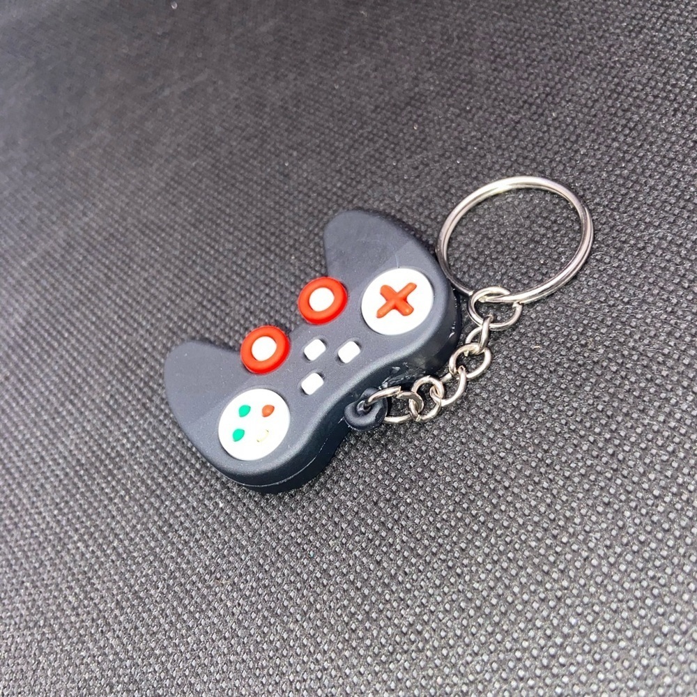 💜 5/$15 - Game Controller Keychain - Picture 3 of 6